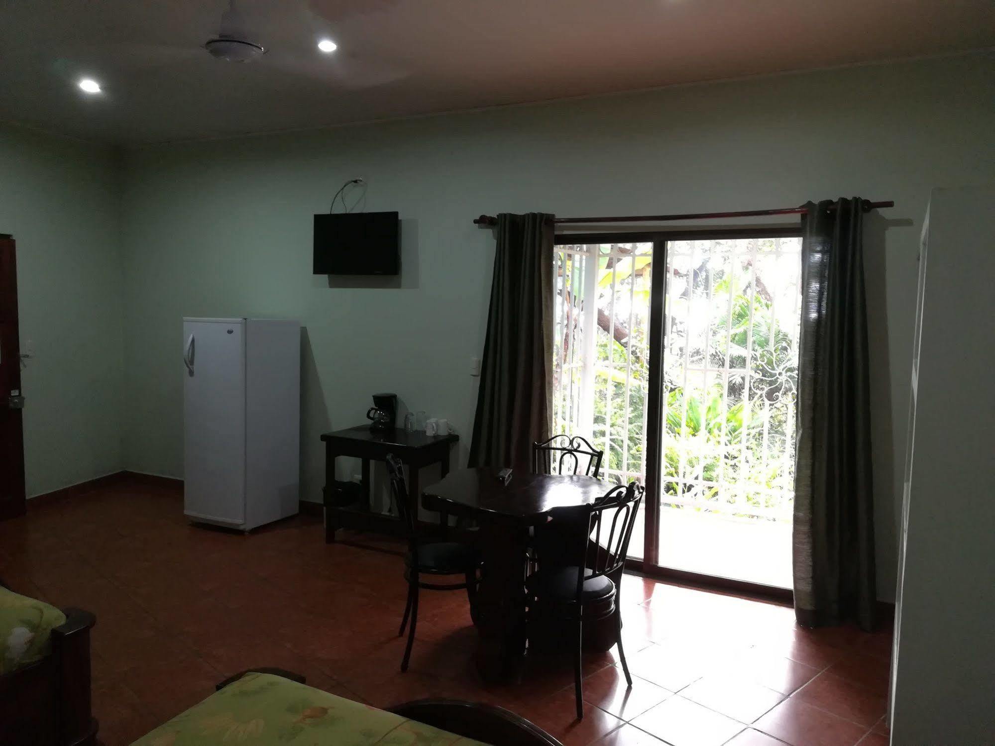 Oceanfront Hotel Verde Mar Direct Access To The Beach Manuel Antonio Luaran gambar